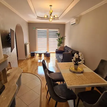 Deluxe 2 Apartment